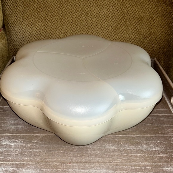 Tupperware Open House Collection - Picture 2 of 12